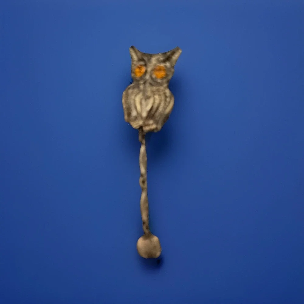 VTG Gold-tone metal articulated owl brooch with rhinestone eyes and dangle chain